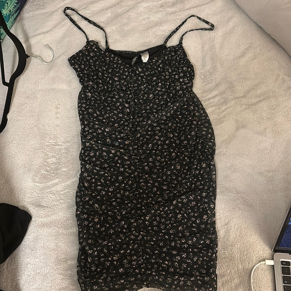 H&M black mini bodycon floral dress L